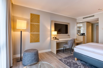 Privilege, Room, 1 Queen Bed