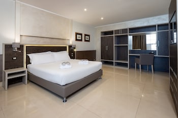 Suite, 1 Queen Bed, Non Smoking (with Sofabed)
