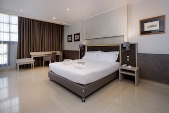 Suite, 1 Queen Bed, Non Smoking (with Sofabed)