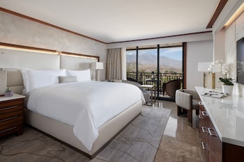 Room, 1 King Bed, Balcony (Mobility/Hearing Access, Roll-In Shwr)