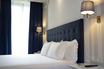 Deluxe Double or Twin Room, Lake View (with Spa Access)