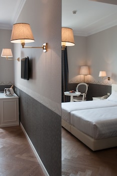 Comfort Room, City View