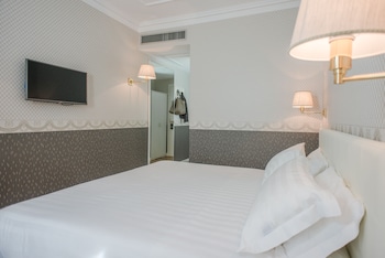 Comfort Room, City View