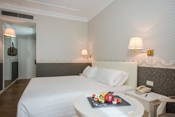 Comfort Room, City View