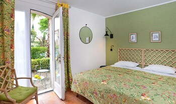 Superior Room, 1 Queen Bed, Non Smoking, Pool View (Twin bed on request)