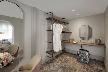 Grand Room with Sofabed