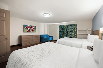 Suite, 2 Queen Beds, Accessible, Kitchen (Smoke Free)