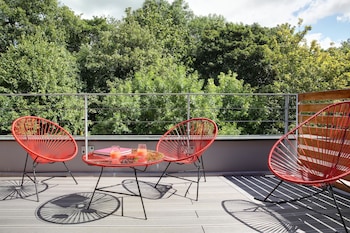 Superior Room, 1 King Bed, Non Smoking, Terrace (Larger Room)