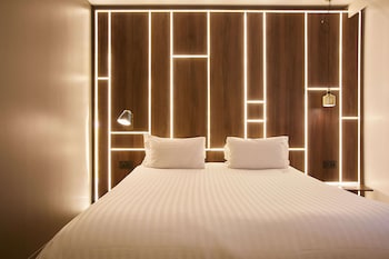 Classic Room, 1 King Bed, Non Smoking