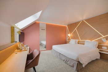 Classic Room, 1 King Bed, Non Smoking