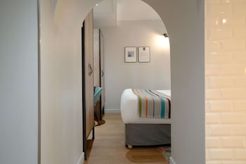 Standard Studio, 1 Queen Bed, Non Smoking, Kitchen