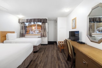 Hotel Room, Queen Twin, Kitchen