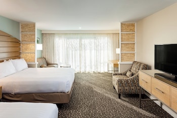 Suite, Multiple Beds, Bathtub