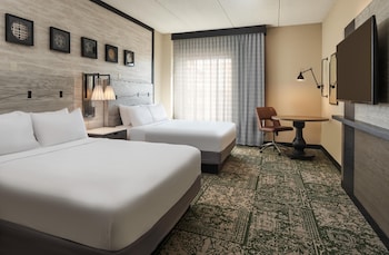 Room, 2 Queen Beds, Accessible, Bathtub