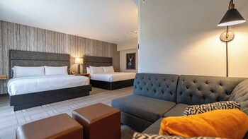 Standard Room, Multiple Beds, Roll-in Shower