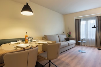 Deluxe Apartment