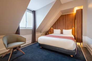 Premium Room, 1 Queen Bed (Minifridge)