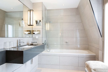 Luxury Suite, 1 Queen Bed, Balcony
