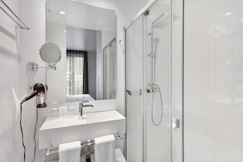 Family Suite (3 People)