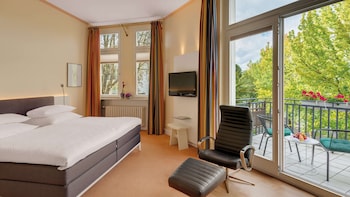 Deluxe Room, 1 Queen Bed, Balcony, River View