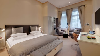 Superior Room, 1 Queen Bed, Garden View