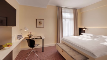 Standard Room, 1 Double Bed, Courtyard View