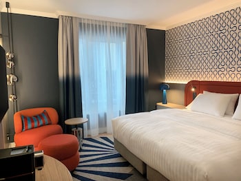 Room, 1 King Bed, Courtyard View