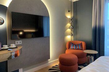 Room, 1 King Bed, Courtyard View
