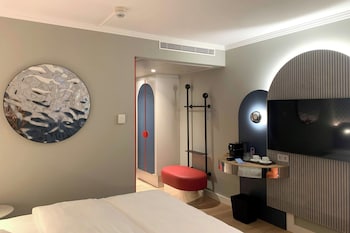 Deluxe Room, 1 King Bed