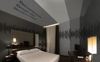 ARTSY room