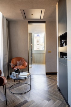 Junior Suite, Courtyard View