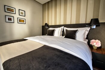 Deluxe Room, 1 King Bed (Walk-in Shower;Superior;with Sofabed)
