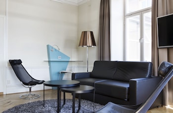 Family Room, 2 Twin Beds