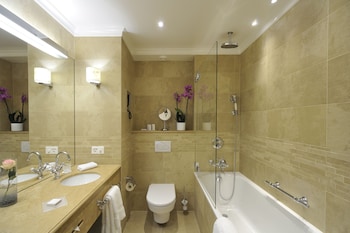Suite (twin beds)