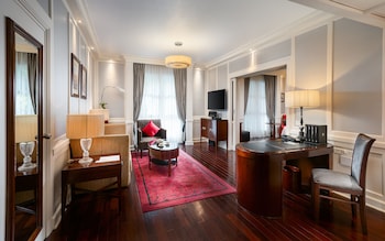 Opera Wing, Prestige Suite with Club Privileges and Benefits, King Bed