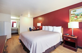 Deluxe Room, 1 Queen Bed (Smoke Free)