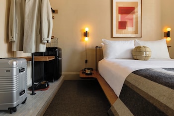 Deluxe Room, 1 Queen Bed