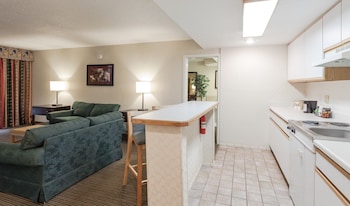 Suite, 1 King Bed, Non Smoking, Kitchen