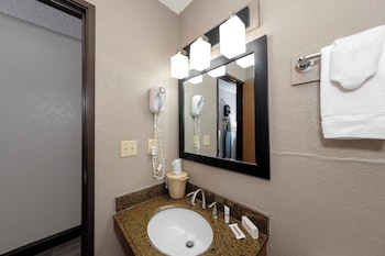 Deluxe Room, 2 Queen Beds, Smoking