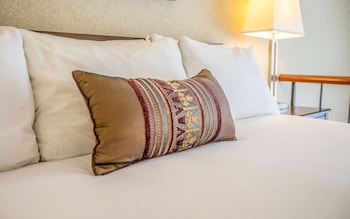 Suite, 1 King Bed with Sofa bed (Coast Townhouse Loft Suite)