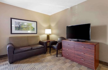 Deluxe Studio, 2 Queen Beds, Non Smoking