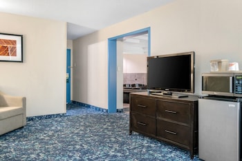 Suite, 1 King Bed, Non Smoking, Jetted Tub