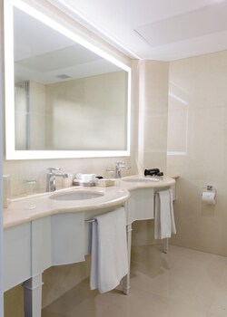 Standard Room, 1 King Bed, Lakeside
