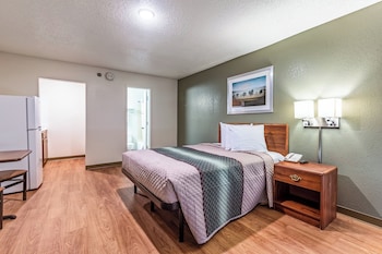 Standard Studio, 1 Queen Bed, Accessible, Non Smoking