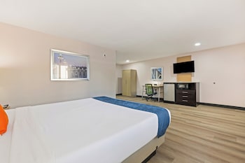 Room, 1 King Bed, Mobility Accessible