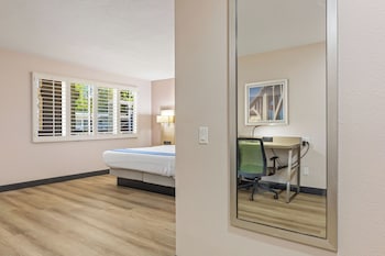 Room, 1 King Bed, Mobility Accessible