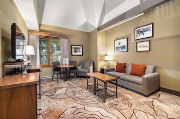 Corner Suite with Spa Bath