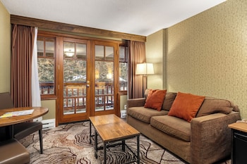 Superior Room, 1 King Bed, Balcony