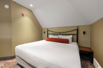 Corner Suite with Spa Bath