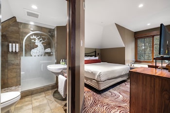 Corner Suite with Spa Bath